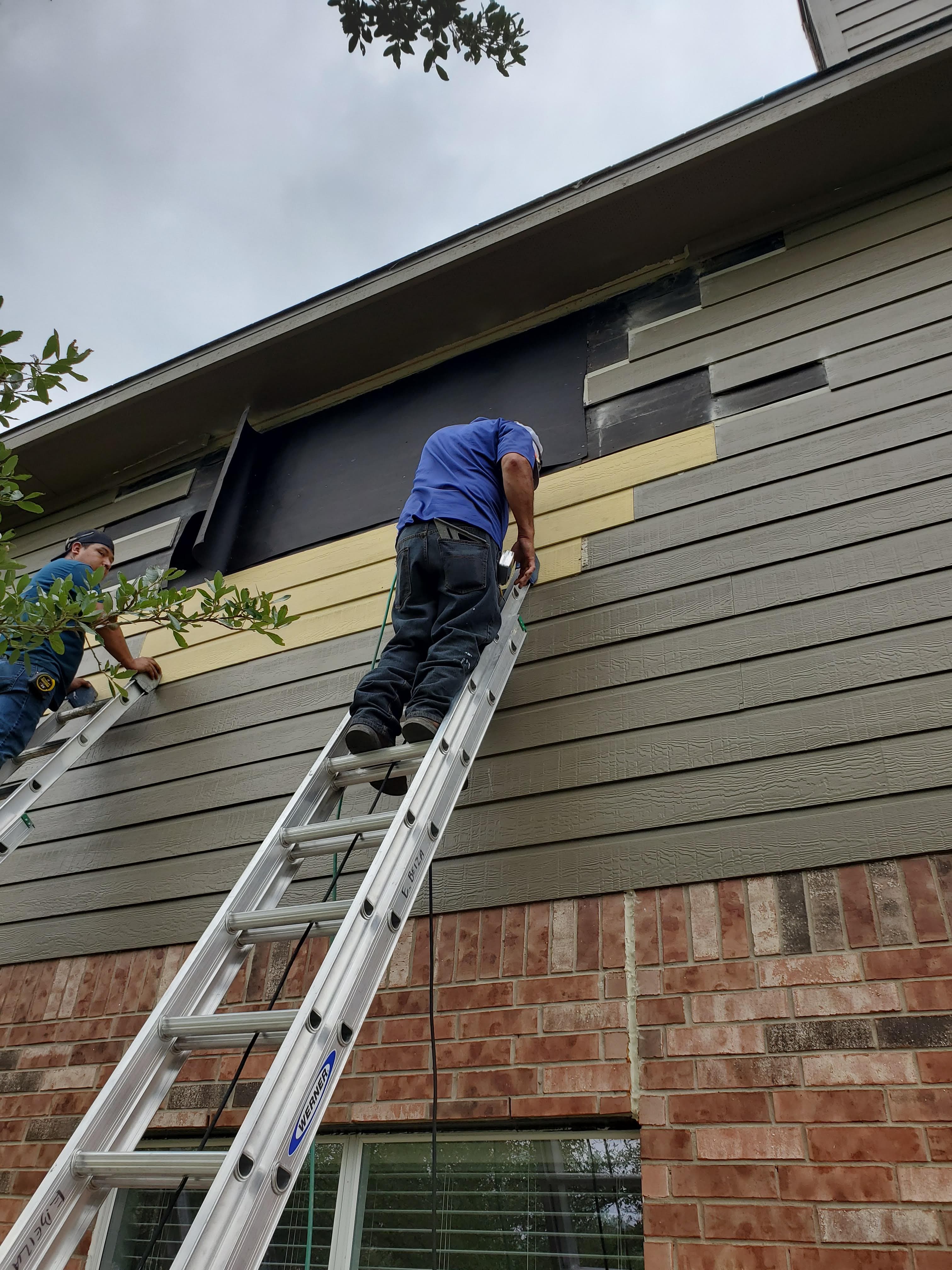 Top Notch Remodeling craftsman installing a window
